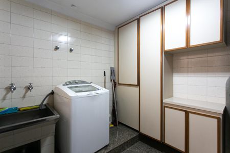 Casa à venda com 300m², 3 quartos e 2 vagasÁrea de Serviço