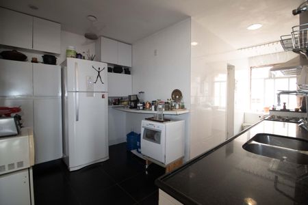 Apartamento à venda com 105m², 3 quartos e 2 vagas Apartamento à venda com 105m², 3 quartos e 2 vagasCozinha
