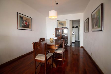 Apartamento à venda com 105m², 3 quartos e 2 vagas Apartamento à venda com 105m², 3 quartos e 2 vagasSala