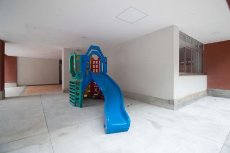 Apartamento à venda com 105m², 3 quartos e 2 vagas Apartamento à venda com 105m², 3 quartos e 2 vagasÁrea Comum - Parque infantil