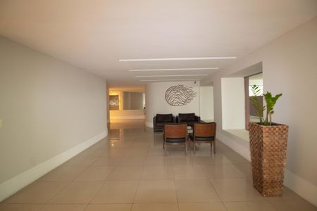 Apartamento à venda com 105m², 3 quartos e 2 vagas Apartamento à venda com 105m², 3 quartos e 2 vagasPortaria