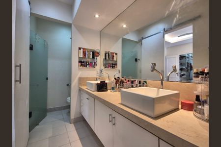 Apartamento à venda com 284m², 4 quartos e 3 vagasBanheiro da Suite 1