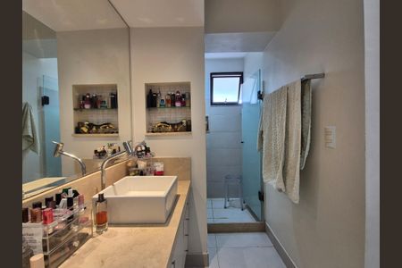 Apartamento à venda com 284m², 4 quartos e 3 vagasBanheiro da Suite 1