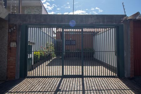 Casa à venda com 200m², 3 quartos e 2 vagas Casa à venda com 200m², 3 quartos e 2 vagasFachada