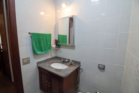 Casa à venda com 200m², 3 quartos e 2 vagas Casa à venda com 200m², 3 quartos e 2 vagasBanheiro