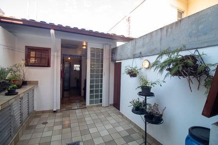 Casa à venda com 200m², 3 quartos e 2 vagas Casa à venda com 200m², 3 quartos e 2 vagasQuintal