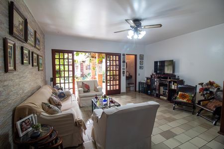 Casa à venda com 200m², 3 quartos e 2 vagas Casa à venda com 200m², 3 quartos e 2 vagasSala