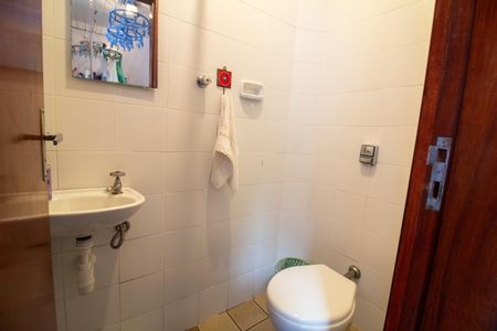 Casa à venda com 200m², 3 quartos e 2 vagas Casa à venda com 200m², 3 quartos e 2 vagasBanheiro de Serviço