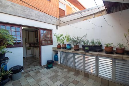 Casa à venda com 200m², 3 quartos e 2 vagas Casa à venda com 200m², 3 quartos e 2 vagasQuintal