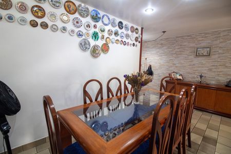 Casa à venda com 200m², 3 quartos e 2 vagas Casa à venda com 200m², 3 quartos e 2 vagasSala de Jantar
