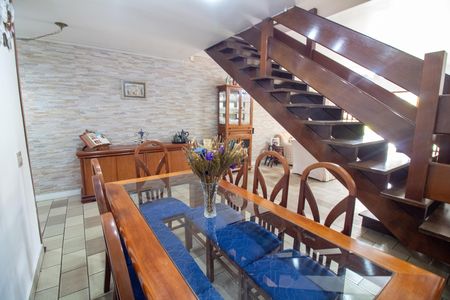 Casa à venda com 200m², 3 quartos e 2 vagas Casa à venda com 200m², 3 quartos e 2 vagasSala de Jantar