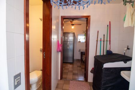 Casa à venda com 200m², 3 quartos e 2 vagas Casa à venda com 200m², 3 quartos e 2 vagasÁrea de Serviço