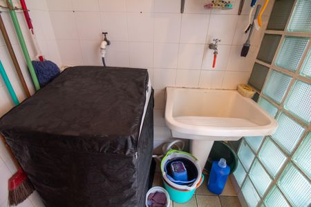 Casa à venda com 200m², 3 quartos e 2 vagas Casa à venda com 200m², 3 quartos e 2 vagasÁrea de Serviço