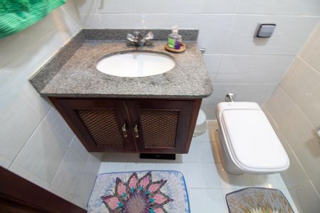 Casa à venda com 200m², 3 quartos e 2 vagas Casa à venda com 200m², 3 quartos e 2 vagasBanheiro