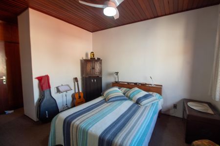 Casa à venda com 200m², 3 quartos e 2 vagas Casa à venda com 200m², 3 quartos e 2 vagasQuarto 3 - Suíte