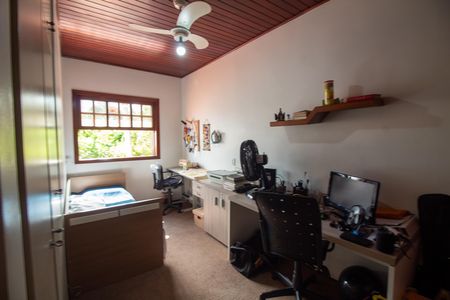 Casa à venda com 200m², 3 quartos e 2 vagas Casa à venda com 200m², 3 quartos e 2 vagasQuarto 1