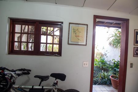 Casa à venda com 200m², 3 quartos e 2 vagas Casa à venda com 200m², 3 quartos e 2 vagasAteliê