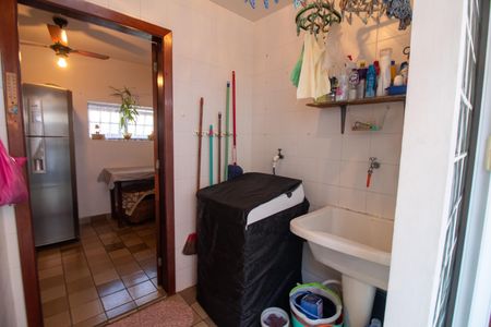Casa à venda com 200m², 3 quartos e 2 vagas Casa à venda com 200m², 3 quartos e 2 vagasÁrea de Serviço