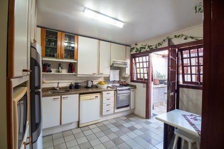 Casa à venda com 200m², 3 quartos e 2 vagas Casa à venda com 200m², 3 quartos e 2 vagasCozinha