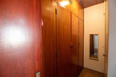 Casa à venda com 200m², 3 quartos e 2 vagas Casa à venda com 200m², 3 quartos e 2 vagasQuarto 3 - Suíte