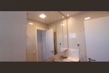 Apartamento à venda com 84m², 2 quartos e 2 vagasBanheiro da Suíte 1