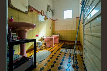 Casa à venda com 435m², 3 quartos e 3 vagas Casa à venda com 435m², 3 quartos e 3 vagasBanheiro