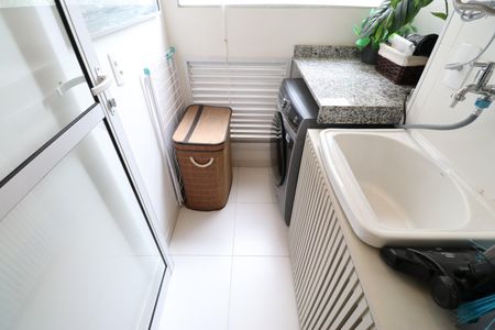 Apartamento à venda com 64m², 3 quartos e 1 vagaÁrea de Serviço