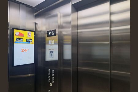 Apartamento à venda com 56m², 1 quarto e sem vagaÁrea comum - Elevador