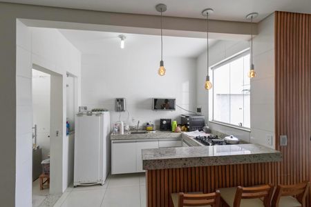 Casa à venda com 112m², 2 quartos e 2 vagas Casa à venda com 112m², 2 quartos e 2 vagasCozinha