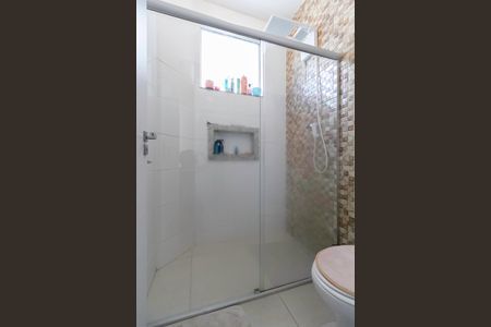 Casa à venda com 112m², 2 quartos e 2 vagas Casa à venda com 112m², 2 quartos e 2 vagasBanheiro social