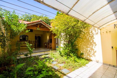 Casa à venda com 225m², 3 quartos e 4 vagasQuintal