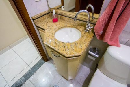 Casa à venda com 225m², 3 quartos e 4 vagasBanheiro Social 2