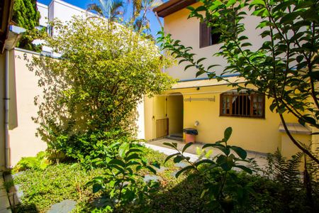 Casa à venda com 225m², 3 quartos e 4 vagasQuintal