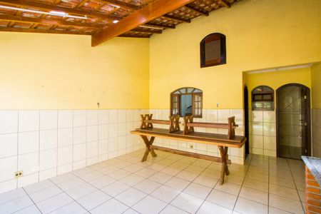 Casa à venda com 225m², 3 quartos e 4 vagasChurrasqueira