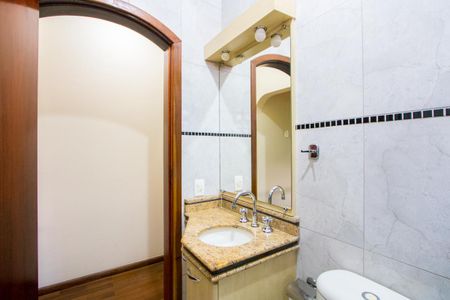 Casa à venda com 225m², 3 quartos e 4 vagasBanheiro Social 1