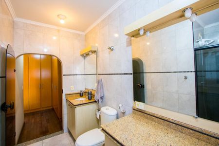 Casa à venda com 225m², 3 quartos e 4 vagasBanheiro da Suíte