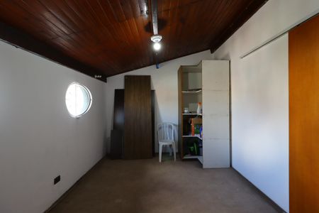 Casa à venda com 330m², 3 quartos e 7 vagasEscritório