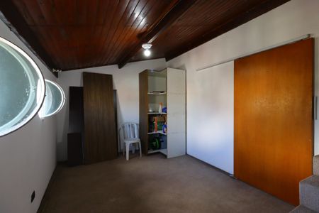 Casa à venda com 330m², 3 quartos e 7 vagasEscritório