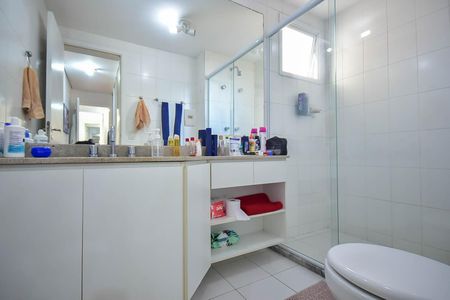Apartamento à venda com 110m², 3 quartos e 2 vagas Apartamento à venda com 110m², 3 quartos e 2 vagasBanheiro Suíte