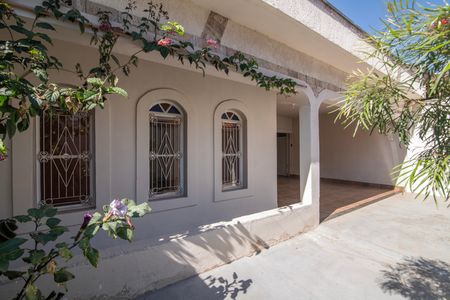 Casa para alugar com 130m², 3 quartos e 2 vagasFachada Interna