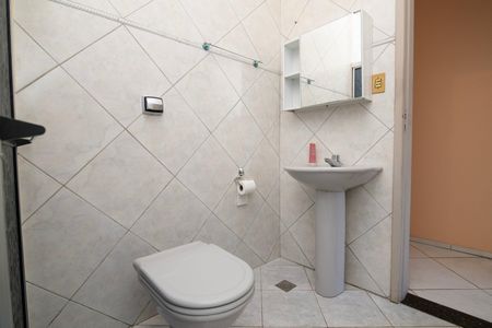 Casa para alugar com 130m², 3 quartos e 2 vagasBanheiro Social