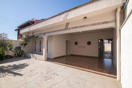 Casa para alugar com 130m², 3 quartos e 2 vagasEntrada da Casa