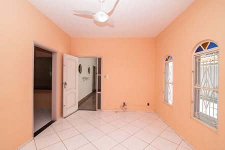 Casa para alugar com 130m², 3 quartos e 2 vagasSala