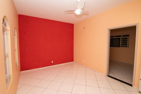 Casa para alugar com 130m², 3 quartos e 2 vagasSala