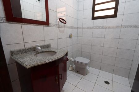 Casa à venda com 205m², 3 quartos e 2 vagasBanheiro do Térreo