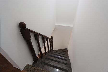 Casa à venda com 205m², 3 quartos e 2 vagasEscadas