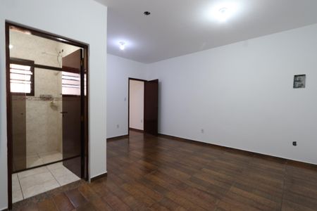 Casa à venda com 205m², 3 quartos e 2 vagasSuíte