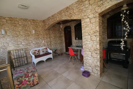 Casa à venda com 171m², 2 quartos e sem vagaVaranda 1º piso