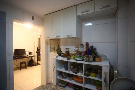 Apartamento à venda com 92m², 2 quartos e 2 vagasCozinha