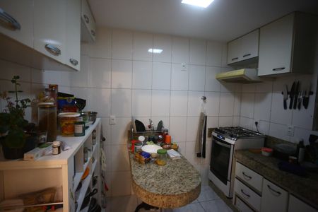 Apartamento à venda com 92m², 2 quartos e 2 vagasCozinha